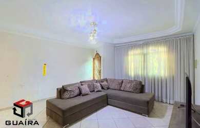 Imagem: A casa possui 3 Dormitórios, 4 Banheiros, 5 Vagas na garagem