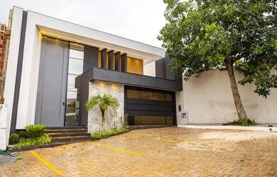 Imagem: A casa em condomínio possui 3 Dormitórios, 4 Banheiros, 3