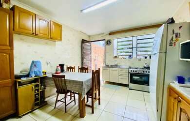 Imagem 10: Casa a venda com 3 dormitórios e 3 banheiros no Bairro Medianeira em Santa Maria