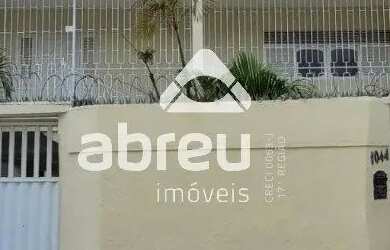 Imagem: A casa possui 5 Dormitórios, 3 Banheiros, 3 Vagas na garagem