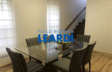 Imagem: A casa possui 3 Dormitórios, 5 Banheiros, 2 Vagas na garagem