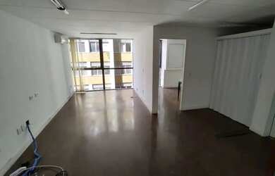 Imagem: O depósito possui 1 Vaga na garagem, 45m² de Área e está