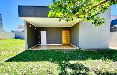 Imagem: A casa em condomínio possui 3 Dormitórios, 2 Banheiros, 2