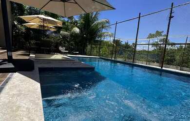 Imagem: A casa em condomínio possui 5 Dormitórios, 5 Banheiros, 4