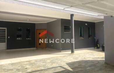 Imagem: A casa possui 4 Dormitórios, 4 Banheiros, 3 Vagas na garagem