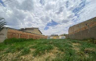 Imagem: O terreno possui 300m² de Área e está localizado em Senador