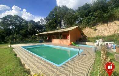 Imagem: O depósito possui 5 Vagas na garagem e 120m² de Área e está