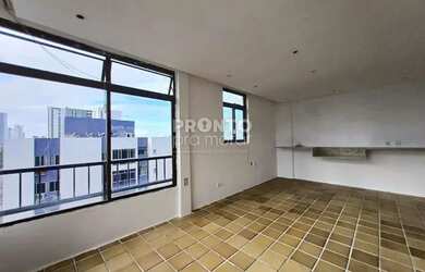 Imagem: O apartamento possui 3 Dormitórios, 1 Banheiro, 1 Vaga na garagem