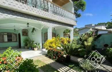 Imagem: A casa possui 4 Dormitórios, 3 Banheiros, 2 Vagas na garagem