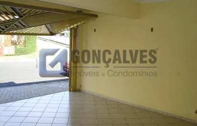 Imagem: A casa possui 3 Dormitórios, 3 Banheiros, 2 Vagas na garagem