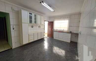 Imagem: A casa possui 2 Dormitórios, 2 Banheiros, 1 Vaga na garagem