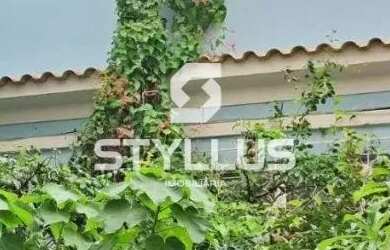 Imagem: A casa possui 4 Dormitórios, 3 Banheiros, 2 Vagas na garagem