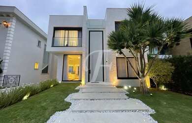 Imagem: A casa em condomínio possui 4 Dormitórios, 5 Banheiros, 4