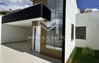 Imagem: A casa possui 3 Dormitórios, 2 Banheiros, 2 Vagas na garagem