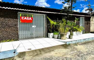 Imagem: A casa possui 2 Dormitórios, 2 Banheiros, 2 Vagas na garagem