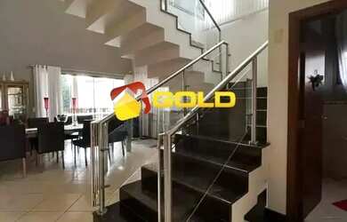 Imagem: A casa possui 4 Dormitórios, 5 Banheiros, 3 Vagas na garagem