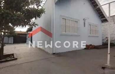 Imagem: A casa possui 3 Dormitórios, 1 Banheiro, 3 Vagas na garagem