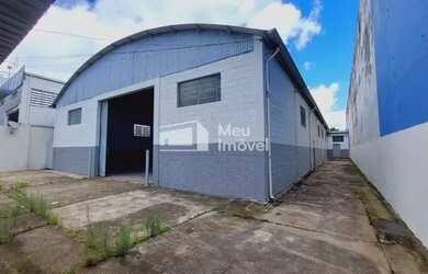 Imagem: O depósito para alugar possui 3 Vagas na garagem e 770m² de