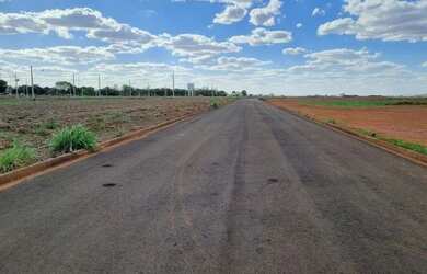 Imagem: O terreno possui 200m² de Área e está localizado em Planura