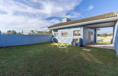 Imagem: A casa em condomínio possui 3 Dormitórios, 2 Banheiros, 4