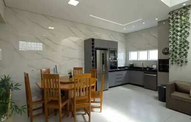 Imagem: A casa em condomínio possui 2 Dormitórios, 2 Banheiros, 2