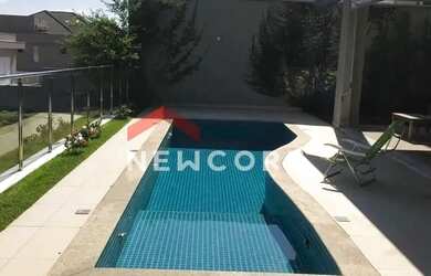 Imagem: A casa em condomínio possui 4 Dormitórios, 5 Banheiros, 4