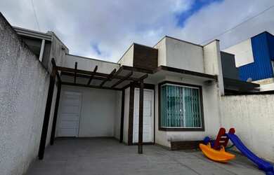 Imagem: A casa possui 2 Dormitórios, 2 Banheiros, 1 Vaga na garagem