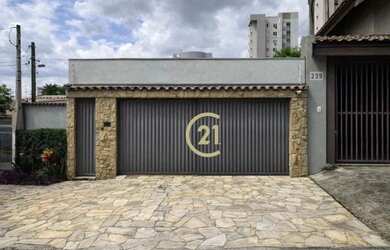 Imagem: O depósito possui 2 Vagas na garagem e 211m² de Área e está