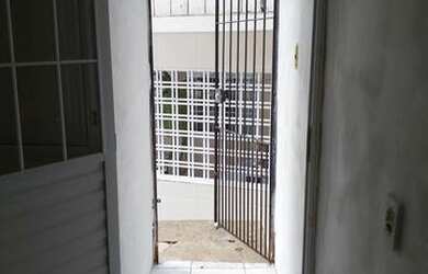 Imagem: A casa possui 3 Dormitórios, 1 Banheiro, 4 Vagas na garagem