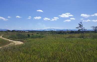 Imagem: A chácara possui 2.000m² de Área e está localizado em Araruama