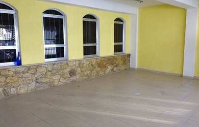 Imagem: A casa possui 3 Dormitórios, 3 Banheiros, 3 Vagas na garagem