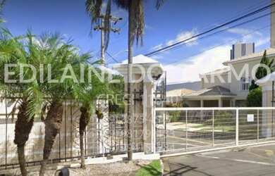 Imagem: A casa em condomínio possui 5 Dormitórios, 5 Banheiros, 4