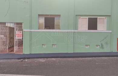 Imagem: A casa possui 3 Dormitórios, 1 Banheiro, 1 Vaga na garagem