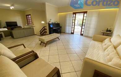 Imagem: A casa em condomínio possui 4 Dormitórios, 4 Banheiros, 4