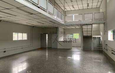 Imagem: O depósito possui 5 Vagas na garagem, 594m² de Área e está