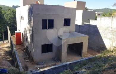 Imagem: A casa em condomínio possui 4 Dormitórios, 4 Banheiros, 2