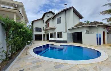 Imagem: A casa em condomínio possui 4 Dormitórios, 5 Banheiros, 4