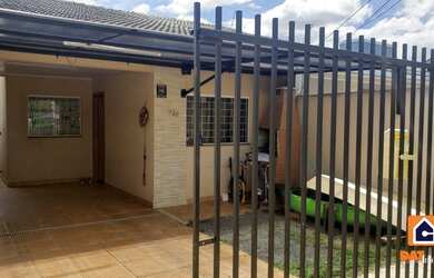 Imagem: A casa possui 3 Dormitórios, 1 Banheiro, 2 Vagas na garagem