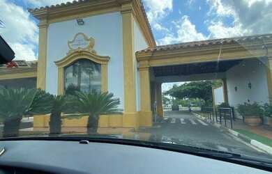 Imagem: O terreno possui 1.000m² de Área e está localizado em Porto