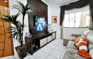 Imagem: A casa possui 3 Dormitórios, 2 Banheiros, 2 Vagas na garagem