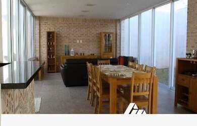 Imagem: A casa em condomínio possui 4 Dormitórios, 5 Banheiros, 4