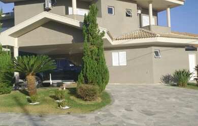 Imagem: A casa em condomínio possui 5 Dormitórios, 5 Banheiros, 4