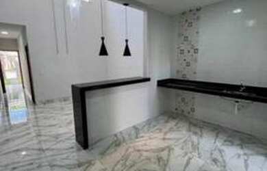 Imagem: A casa possui 2 Dormitórios, 2 Banheiros, 2 Vagas na garagem