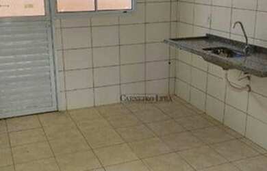 Imagem: A casa possui 2 Dormitórios, 1 Banheiro, 2 Vagas na garagem