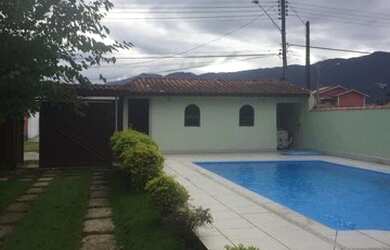 Imagem: A casa possui 3 Dormitórios, 4 Banheiros, 5 Vagas na garagem