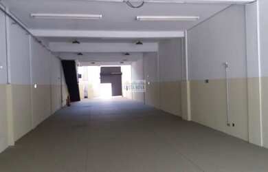 Imagem: O depósito possui 5 Vagas na garagem, 800m² de Área e está