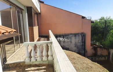 Imagem: A casa possui 3 Dormitórios, 3 Banheiros, 3 Vagas na garagem