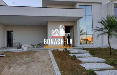 Imagem: A casa em condomínio possui 3 Dormitórios, 4 Banheiros, 2