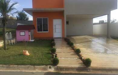 Imagem: A casa possui 3 Dormitórios, 3 Banheiros, 2 Vagas na garagem