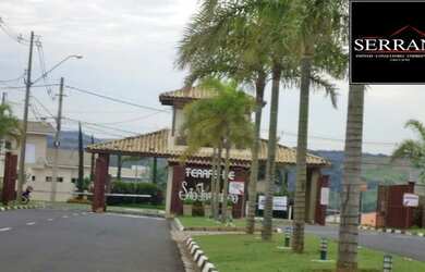 Imagem: O terreno possui 696m² de Área e está localizado em Pinheirinho